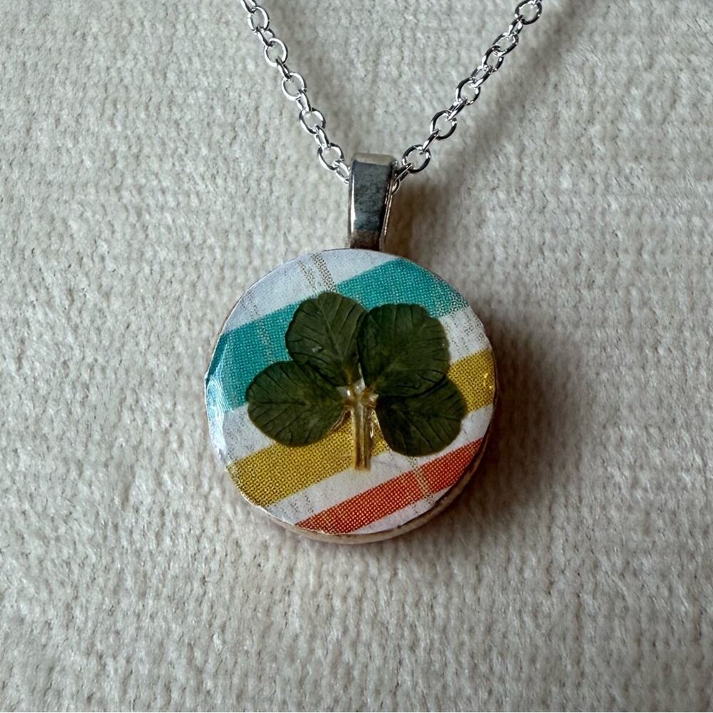Hand-Crafted Real 4 Four Leaf Clover Bingo Piece Pendant Silver Plated Chain #23